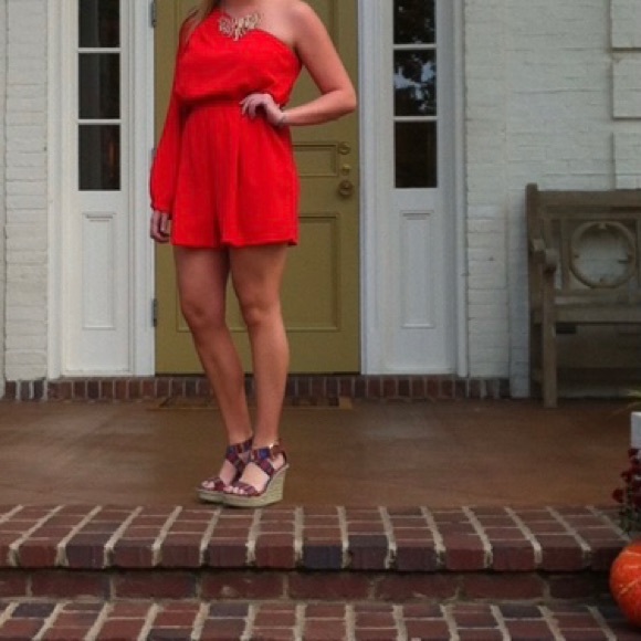 Red one shoulder romper - Picture 5 of 5